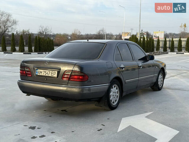 Серый Мерседес Е-Класс, объемом двигателя 2 л и пробегом 330 тыс. км за 2999 $, фото 13 на Automoto.ua