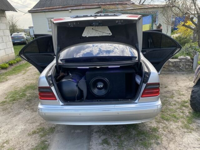 Сірий Мерседес Е-Клас, об'ємом двигуна 4.3 л та пробігом 380 тис. км за 4500 $, фото 6 на Automoto.ua