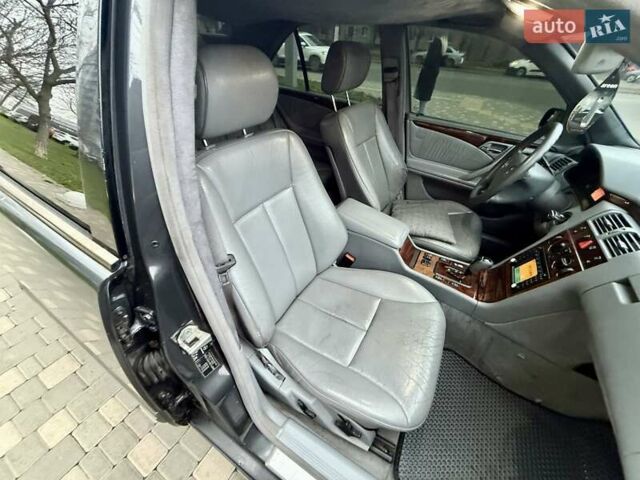 Сірий Мерседес Е-Клас, об'ємом двигуна 2.2 л та пробігом 340 тис. км за 3850 $, фото 44 на Automoto.ua