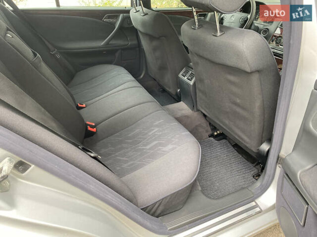 Серый Мерседес Е-Класс, объемом двигателя 2 л и пробегом 208 тыс. км за 6500 $, фото 9 на Automoto.ua