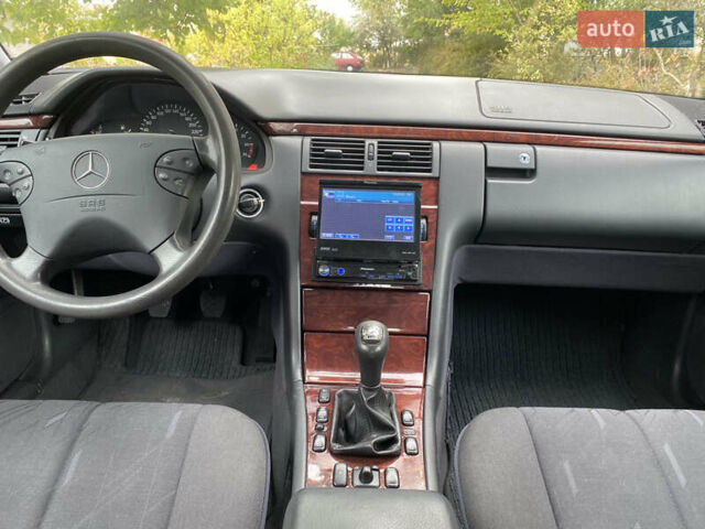 Серый Мерседес Е-Класс, объемом двигателя 2 л и пробегом 208 тыс. км за 6500 $, фото 12 на Automoto.ua