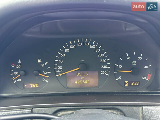 Сірий Мерседес Е-Клас, об'ємом двигуна 2.2 л та пробігом 430 тис. км за 5000 $, фото 20 на Automoto.ua