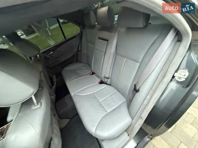 Сірий Мерседес Е-Клас, об'ємом двигуна 2.2 л та пробігом 340 тис. км за 3850 $, фото 66 на Automoto.ua