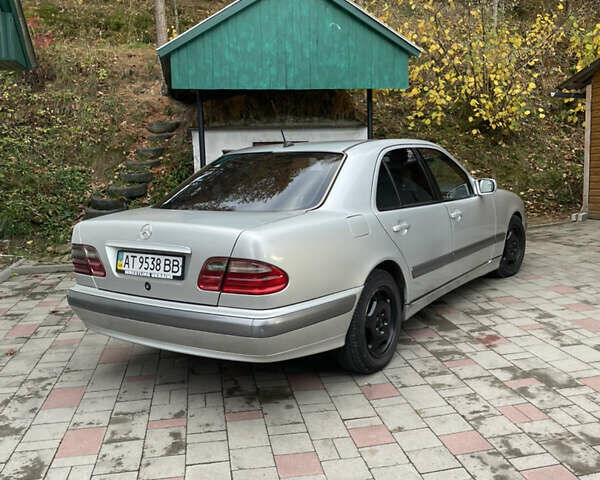 Серый Мерседес Е-Класс, объемом двигателя 2.15 л и пробегом 370 тыс. км за 3200 $, фото 4 на Automoto.ua