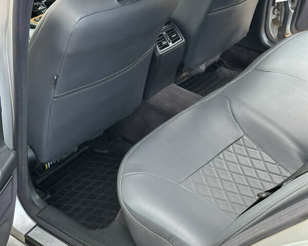 Мерседес Е-Клас 2000 у Сторожинце на Automoto.ua Сірий Мерседес Е-Клас, об'ємом двигуна 2.7 л та пробігом 346 тис. км за 5200 $, фото 23 на Automoto.ua