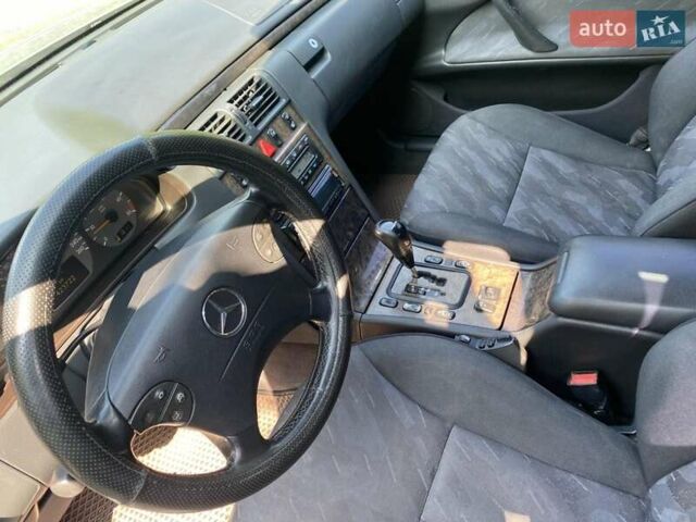 Серый Мерседес Е-Класс, объемом двигателя 2.2 л и пробегом 406 тыс. км за 5500 $, фото 4 на Automoto.ua