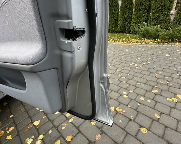 Сірий Мерседес Е-Клас, об'ємом двигуна 2 л та пробігом 88 тис. км за 9600 $, фото 54 на Automoto.ua