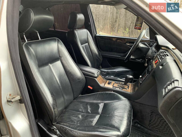 Серый Мерседес Е-Класс, объемом двигателя 2.4 л и пробегом 499 тыс. км за 2500 $, фото 8 на Automoto.ua