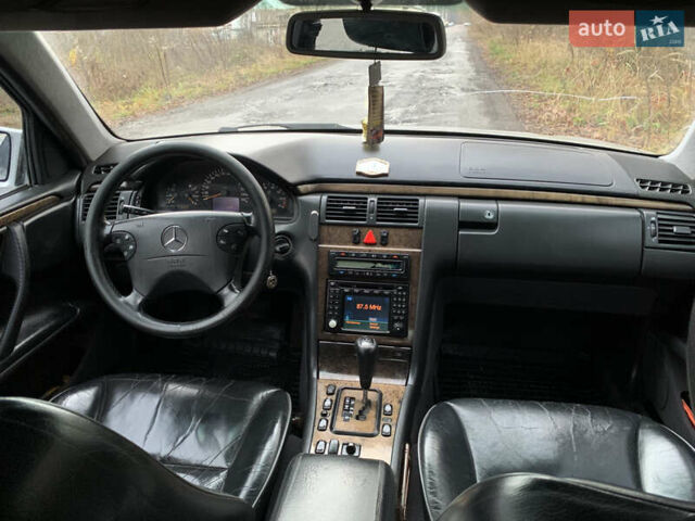 Серый Мерседес Е-Класс, объемом двигателя 2.4 л и пробегом 499 тыс. км за 2500 $, фото 7 на Automoto.ua