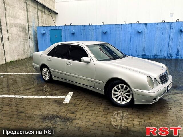 Сірий Мерседес Е-Клас, об'ємом двигуна 2.2 л та пробігом 470 тис. км за 4999 $, фото 4 на Automoto.ua