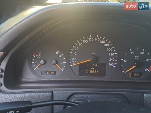 Сірий Мерседес Е-Клас, об'ємом двигуна 3.2 л та пробігом 318 тис. км за 6100 $, фото 14 на Automoto.ua