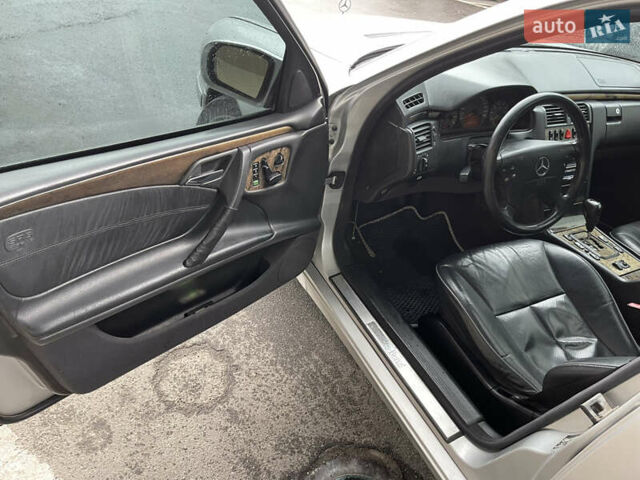 Сірий Мерседес Е-Клас, об'ємом двигуна 4.3 л та пробігом 290 тис. км за 9888 $, фото 12 на Automoto.ua