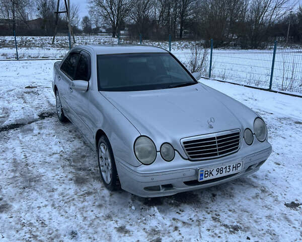Серый Мерседес Е-Класс, объемом двигателя 3.2 л и пробегом 320 тыс. км за 4300 $, фото 1 на Automoto.ua