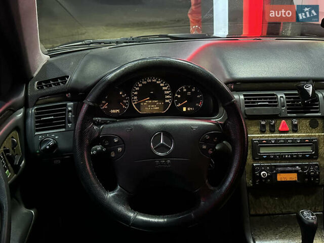 Сірий Мерседес Е-Клас, об'ємом двигуна 3.22 л та пробігом 450 тис. км за 3999 $, фото 18 на Automoto.ua