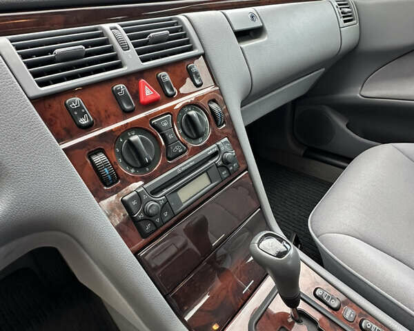 Серый Мерседес Е-Класс, объемом двигателя 2 л и пробегом 88 тыс. км за 10500 $, фото 27 на Automoto.ua