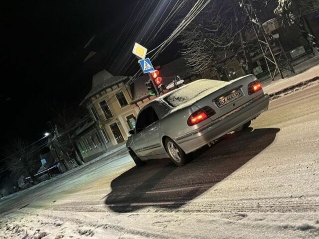 Сірий Мерседес Е-Клас, об'ємом двигуна 2.2 л та пробігом 200 тис. км за 3500 $, фото 4 на Automoto.ua