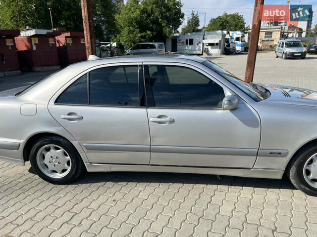 Сірий Мерседес Е-Клас, об'ємом двигуна 2 л та пробігом 362 тис. км за 3900 $, фото 3 на Automoto.ua