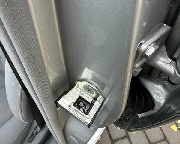 Сірий Мерседес Е-Клас, об'ємом двигуна 2 л та пробігом 88 тис. км за 9600 $, фото 18 на Automoto.ua