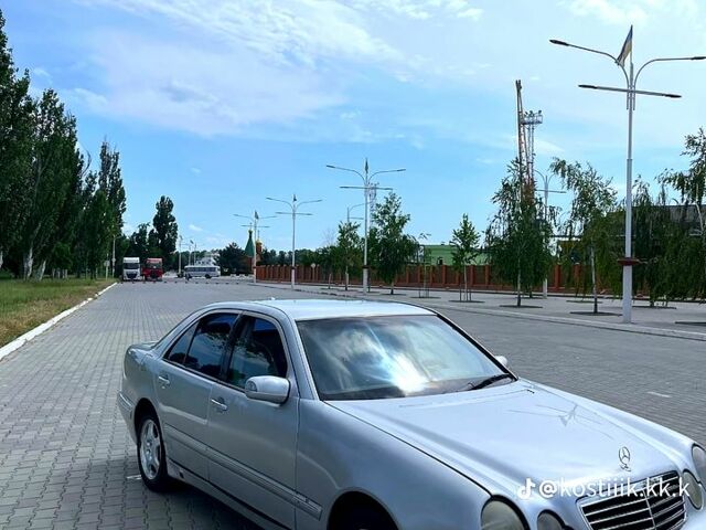 Серый Мерседес Е-Класс, объемом двигателя 3.2 л и пробегом 500 тыс. км за 3000 $, фото 4 на Automoto.ua