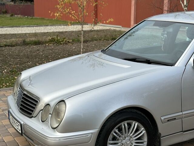 Мерседес Е-Клас 2000 у Сторожинце на Automoto.ua Сірий Мерседес Е-Клас, об'ємом двигуна 2.7 л та пробігом 346 тис. км за 5200 $, фото 3 на Automoto.ua