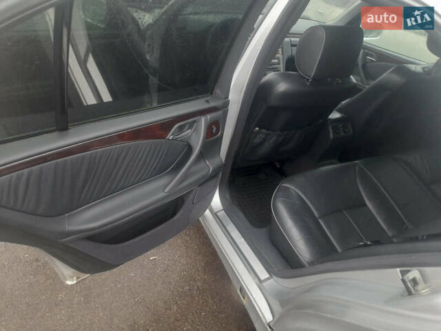 Серый Мерседес Е-Класс, объемом двигателя 2.4 л и пробегом 338 тыс. км за 2999 $, фото 15 на Automoto.ua