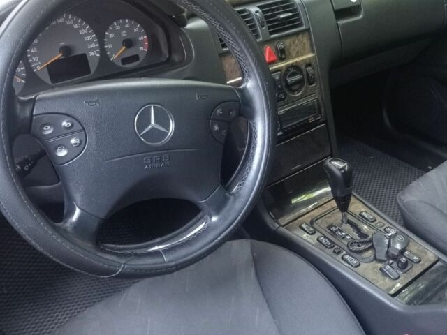 Серый Мерседес Е-Класс, объемом двигателя 2 л и пробегом 300 тыс. км за 3500 $, фото 5 на Automoto.ua