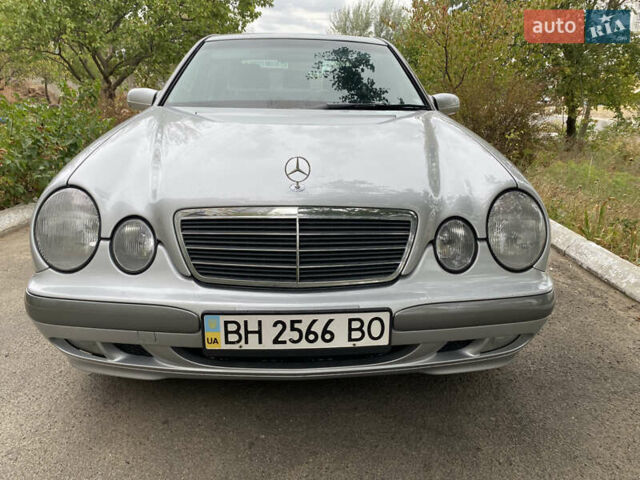 Серый Мерседес Е-Класс, объемом двигателя 2 л и пробегом 208 тыс. км за 6500 $, фото 2 на Automoto.ua