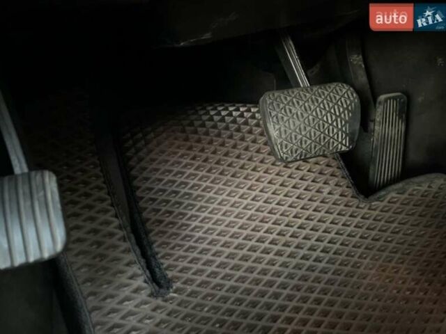 Серый Мерседес Е-Класс, объемом двигателя 2.2 л и пробегом 407 тыс. км за 4750 $, фото 29 на Automoto.ua