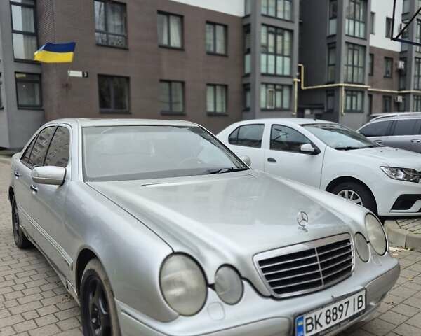 Серый Мерседес Е-Класс, объемом двигателя 2.4 л и пробегом 525 тыс. км за 2900 $, фото 4 на Automoto.ua