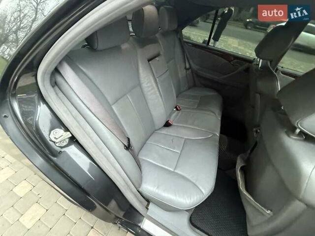 Сірий Мерседес Е-Клас, об'ємом двигуна 2.2 л та пробігом 340 тис. км за 3850 $, фото 61 на Automoto.ua