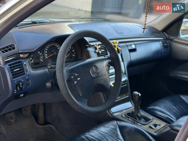 Серый Мерседес Е-Класс, объемом двигателя 2.7 л и пробегом 445 тыс. км за 4550 $, фото 47 на Automoto.ua