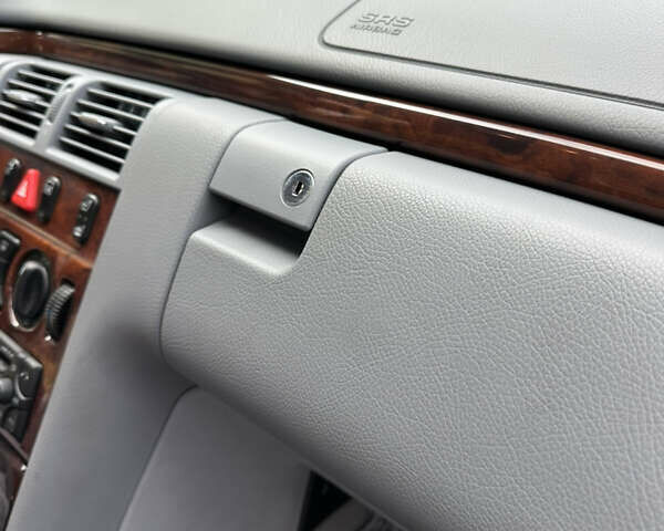 Сірий Мерседес Е-Клас, об'ємом двигуна 2 л та пробігом 88 тис. км за 9600 $, фото 55 на Automoto.ua