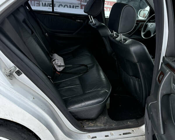 Серый Мерседес Е-Класс, объемом двигателя 2.8 л и пробегом 455 тыс. км за 3199 $, фото 12 на Automoto.ua