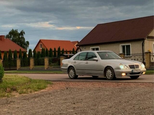 Серый Мерседес Е-Класс, объемом двигателя 3.2 л и пробегом 480 тыс. км за 3900 $, фото 6 на Automoto.ua