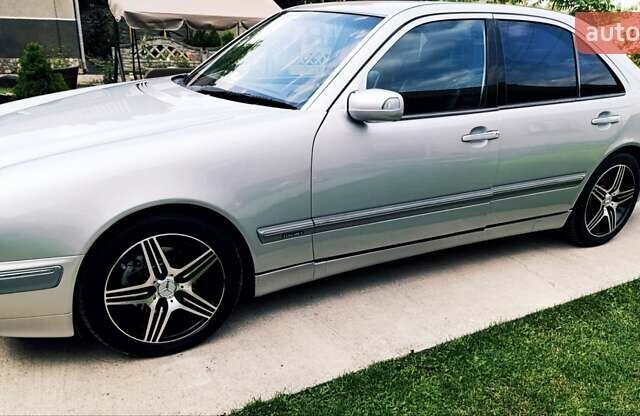 Серый Мерседес Е-Класс, объемом двигателя 2.8 л и пробегом 385 тыс. км за 4000 $, фото 4 на Automoto.ua