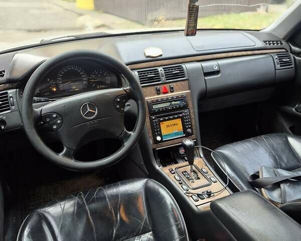 Серый Мерседес Е-Класс, объемом двигателя 2.4 л и пробегом 525 тыс. км за 2900 $, фото 5 на Automoto.ua