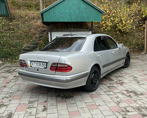 Серый Мерседес Е-Класс, объемом двигателя 2.15 л и пробегом 370 тыс. км за 3200 $, фото 5 на Automoto.ua