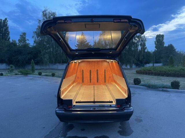 Серый Мерседес Е-Класс, объемом двигателя 2.2 л и пробегом 280 тыс. км за 25000 $, фото 2 на Automoto.ua