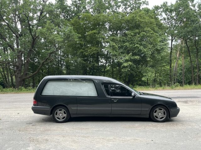 Серый Мерседес Е-Класс, объемом двигателя 2.2 л и пробегом 280 тыс. км за 25000 $, фото 6 на Automoto.ua