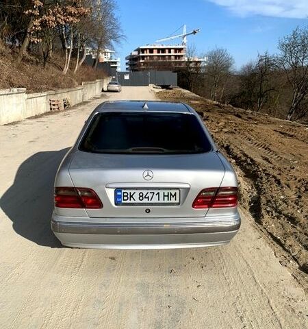 Серый Мерседес Е-Класс, объемом двигателя 3.2 л и пробегом 284 тыс. км за 4800 $, фото 4 на Automoto.ua