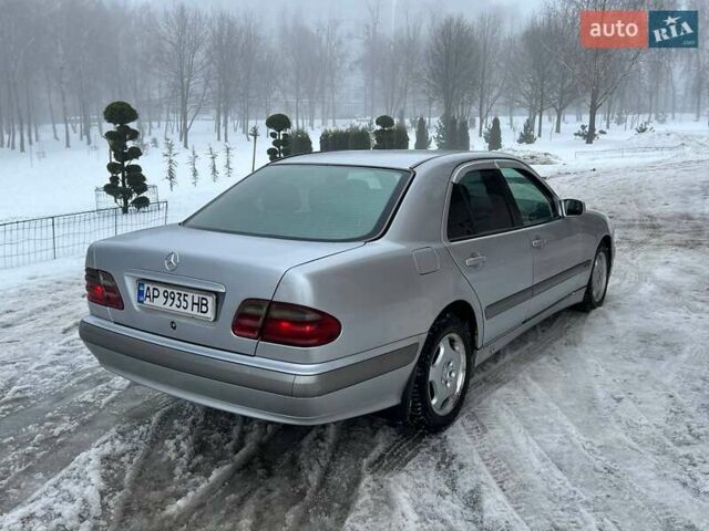 Серый Мерседес Е-Класс, объемом двигателя 2.2 л и пробегом 401 тыс. км за 3999 $, фото 3 на Automoto.ua