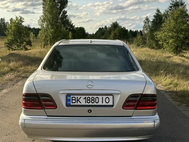 Сірий Мерседес Е-Клас, об'ємом двигуна 2.7 л та пробігом 495 тис. км за 4201 $, фото 3 на Automoto.ua