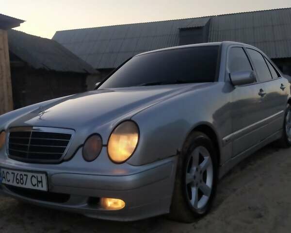 Серый Мерседес Е-Класс, объемом двигателя 3.2 л и пробегом 350 тыс. км за 2700 $, фото 7 на Automoto.ua