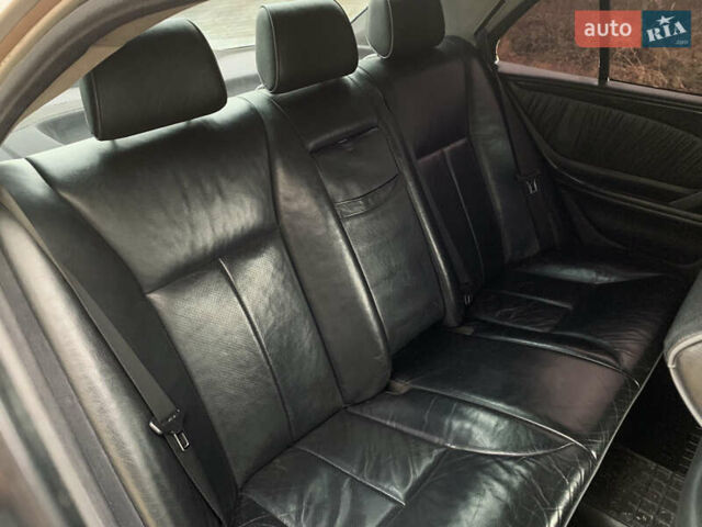 Серый Мерседес Е-Класс, объемом двигателя 2.4 л и пробегом 499 тыс. км за 2500 $, фото 10 на Automoto.ua