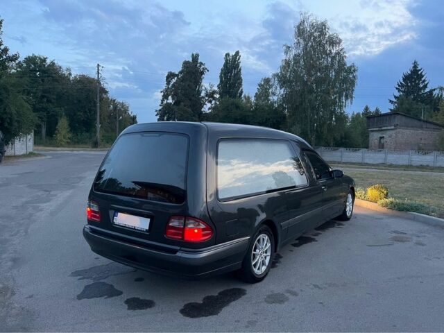 Серый Мерседес Е-Класс, объемом двигателя 2.2 л и пробегом 280 тыс. км за 25000 $, фото 1 на Automoto.ua