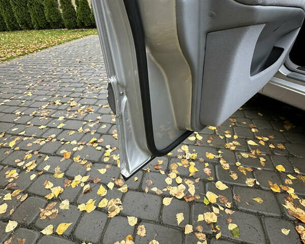 Сірий Мерседес Е-Клас, об'ємом двигуна 2 л та пробігом 88 тис. км за 9600 $, фото 51 на Automoto.ua