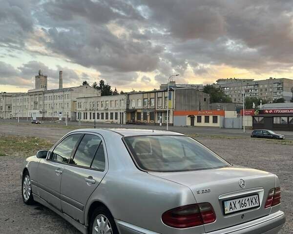 Серый Мерседес Е-Класс, объемом двигателя 2 л и пробегом 400 тыс. км за 3200 $, фото 6 на Automoto.ua