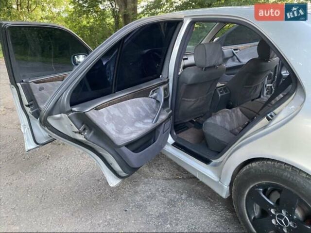 Серый Мерседес Е-Класс, объемом двигателя 2.2 л и пробегом 407 тыс. км за 4750 $, фото 26 на Automoto.ua