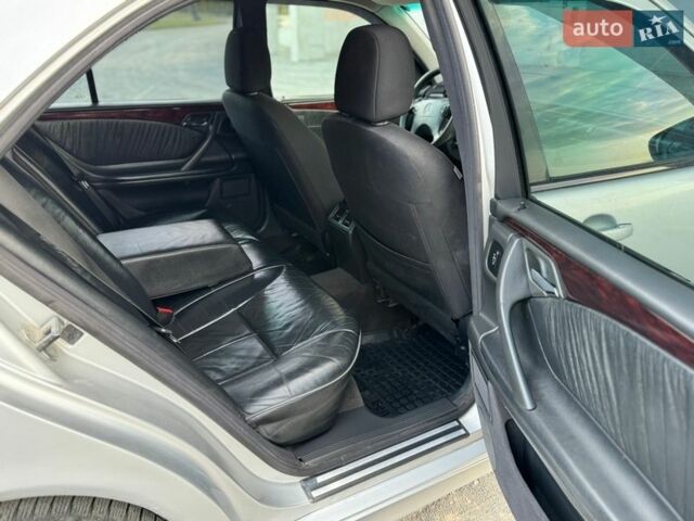 Серый Мерседес Е-Класс, объемом двигателя 2.2 л и пробегом 430 тыс. км за 3500 $, фото 19 на Automoto.ua