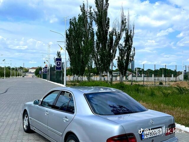 Серый Мерседес Е-Класс, объемом двигателя 3.2 л и пробегом 500 тыс. км за 3000 $, фото 3 на Automoto.ua